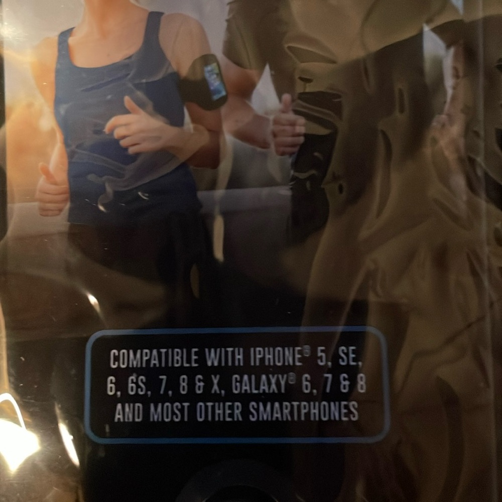 Armband FORMFIT Cell Phone Holder Arm Band‎ and Storage Compartment